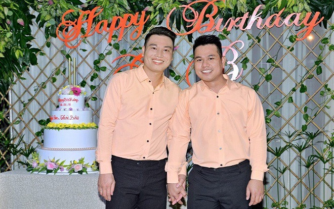 Hạnh phúc gần 10 năm của cặp đôi đồng tính 'bán chè bưởi' ở Cao Lãnh Ảnh 2