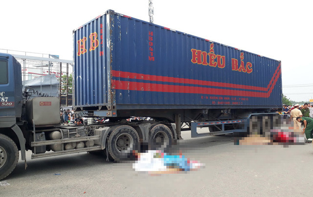 Bé trai bị thương nặng khóc thét trước cảnh cha mẹ tử vong dưới gầm container Ảnh 2