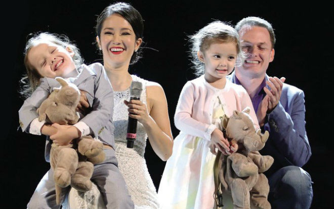 Tiếc nuối nhìn lại những hình ảnh đẹp nhất của Diva Hồng Nhung bên chồng Ngoại quốc Ảnh 2