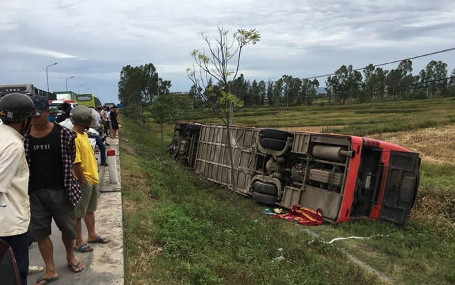 Tạm giữ hình sự tài xế vụ lật xe khách khiến 8 người thương vong Ảnh 2