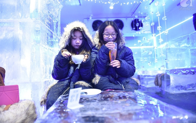 Chẳng cần than thở Hà Nội nóng nực nữa, đã có quán cafe âm 10 độ C giữa mùa hè rồi này Ảnh 2