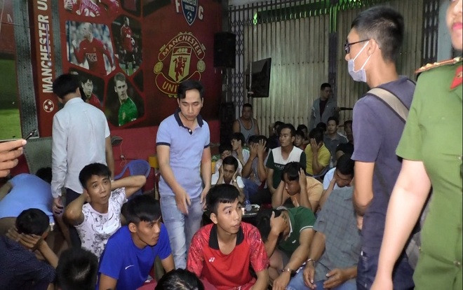 Triệt phá ổ cá độ bóng đá World Cup gần 4 tỉ đồng trong quán cà phê Ảnh 2