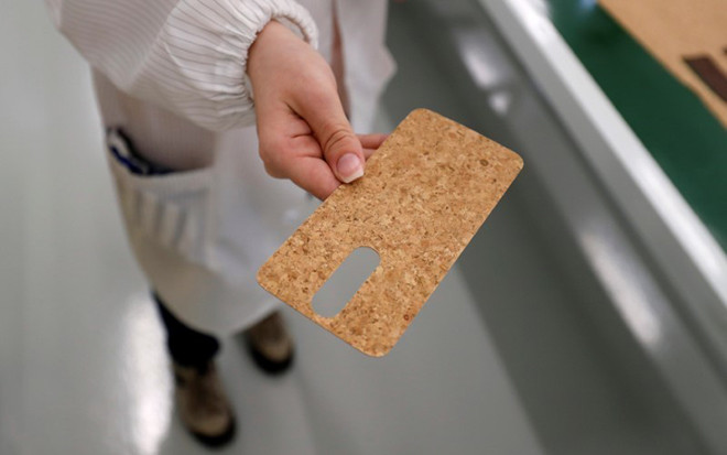 Tin hay không tuỳ bạn nhưng có cả smartphone vỏ gỗ sắp được bán ra rồi đấy Ảnh 2