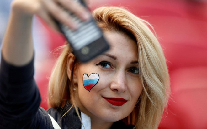 Dàn kiều nữ tuyển Pháp và Argentina tỏa sắc trên khán đài World Cup Ảnh 2