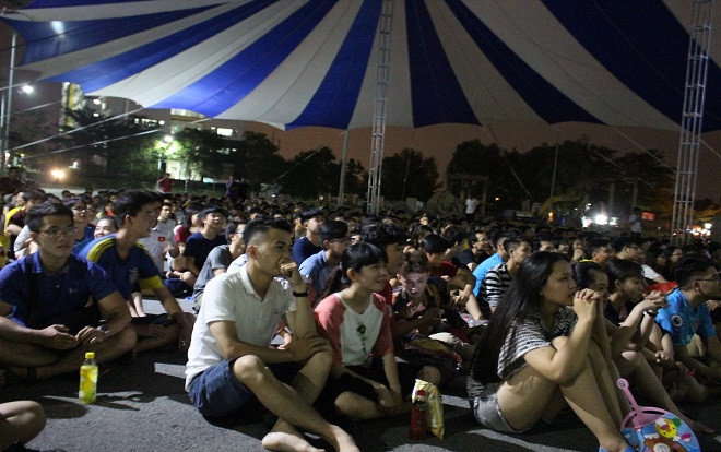 Gần 1000 sinh viên ĐH Quốc gia TP. HCM hào hứng hòa chung không khí World Cup 2018 Ảnh 2