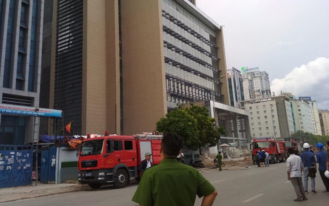 Cháy ngùn ngụt tại tòa nhà 28 tầng của Cục viễn thông Ảnh 2