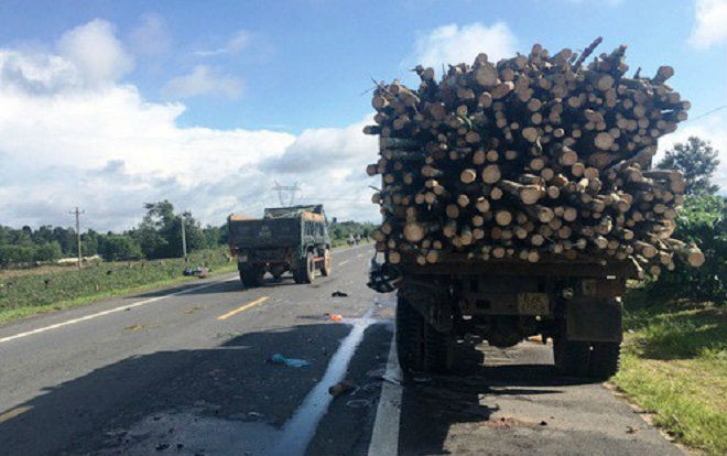 Va chạm với xe tải lúc rạng sáng, 2 vợ chồng tử vong tại chỗ Ảnh 2