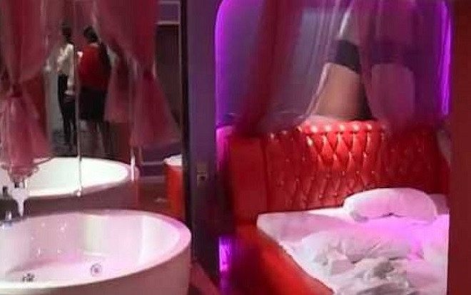 Đặt máy quay lén các cặp đôi trong khách sạn rồi rao video kiếm lời Ảnh 2