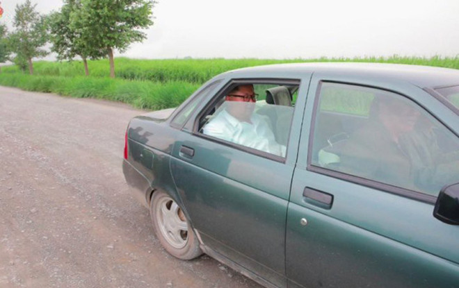 Chán xe chống đạn 36 tỷ, ông Kim Jong-Un bất ngờ dùng xe giá chưa đến 200 triệu đồng Ảnh 2