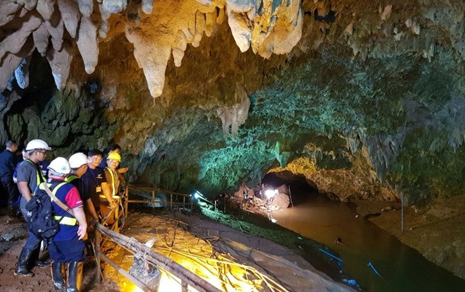 Đội bóng nhí Thái Lan có thể còn kẹt trong hang thêm 4 tháng Ảnh 2