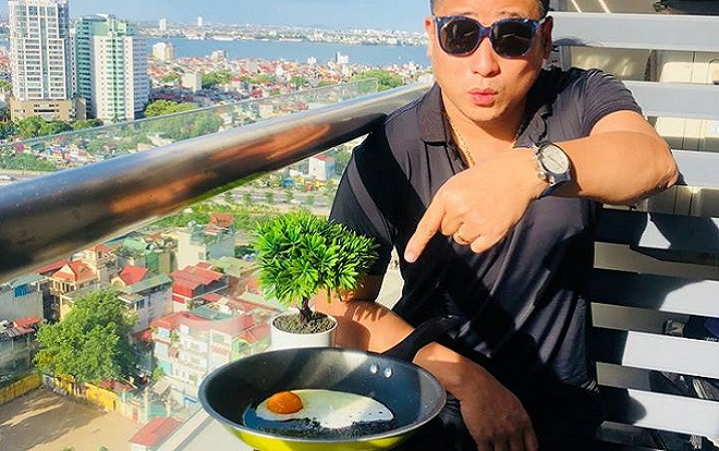 Diễn viên Minh Tiệp trổ tài rán trứng bằng… nhiệt độ gần 50 độ C ở Hà Nội Ảnh 2