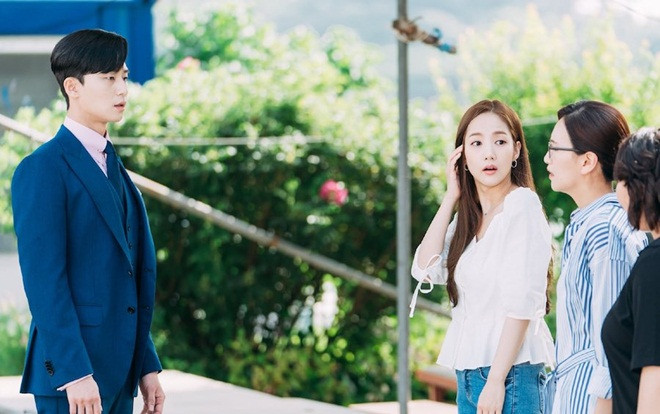 'Thư ký Kim': Park Seo Joon tự tin ra mắt chị gái Park Min Young và nhận cái kết đắng Ảnh 2