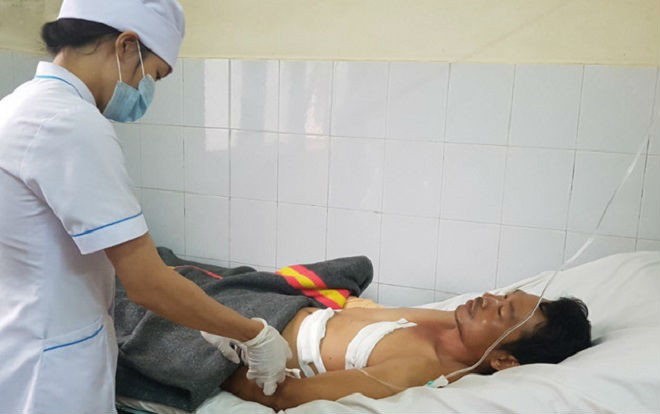 Đuổi theo kẻ trộm, chủ nhà bị xịt hơi cay và chém đứt gân tay Ảnh 2