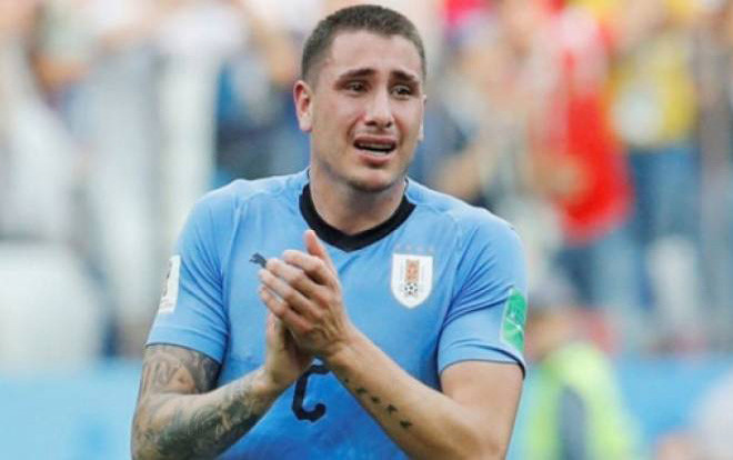 Biết đội nhà sắp thua, ngôi sao này òa khóc giữa trận Ảnh 2