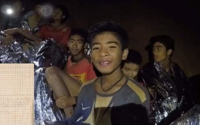 Những lá thư đầu tiên của đội bóng Thái Lan kẹt trong hang: 'Đừng lo, con vẫn ổn' Ảnh 2