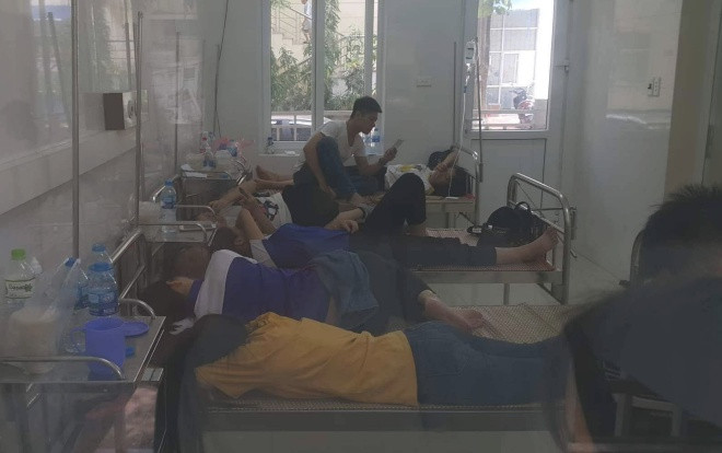 Hàng trăm học viên đau bụng nhập viện sau bữa ăn trưa, bệnh viện quá tải phải điều bác sĩ về trung tâm khám Ảnh 2