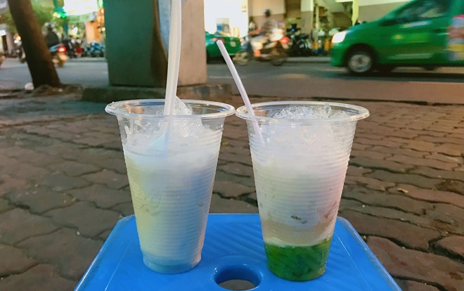 Hàng tàu hũ nổi tiếng khắp Sài Gòn nhờ sự kết hợp cùng một loại topping tưởng chừng như không thể Ảnh 2