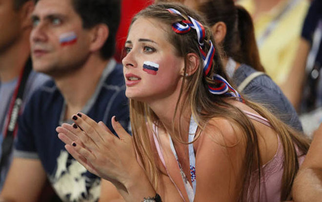 CĐV Nga ‘đẫm lệ’ khi chứng kiến đội nhà thua đau trước Croatia Ảnh 2