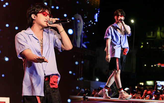 Clip hot giữa đêm: 500 anh em vào xem ngay màn live Remix đầu tiên của 'Chạy ngay đi' từ Sơn Tùng nào! Ảnh 2