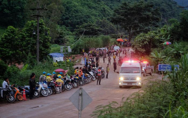 Những trở ngại trong đợt 2 giải cứu đội bóng Thái Lan kẹt trong hang Ảnh 2