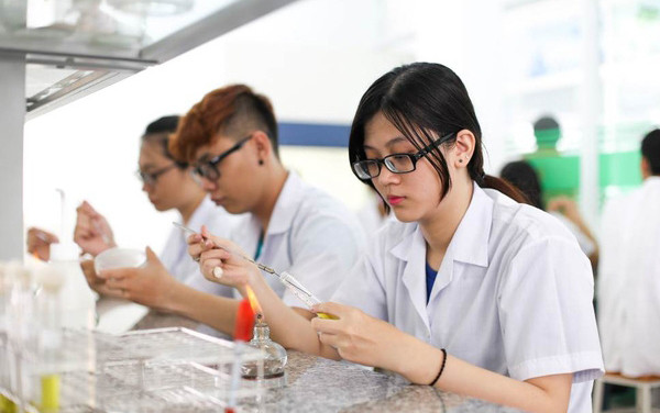 Trường ĐH Y đầu tiên của cả nước chính thức hạ điểm sàn xét tuyển 2018, nhiều ngành hot hạ sâu Ảnh 2