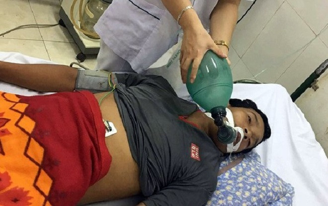 Rủ nhau uống rượu, 2 người ngộ độc thương vong Ảnh 2