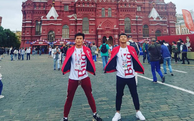 Sao Việt mặc gì hôm nay: Đức Chinh-Tiến Dũng U23 diện đồ đôi siêu hot tại Nga Ảnh 2