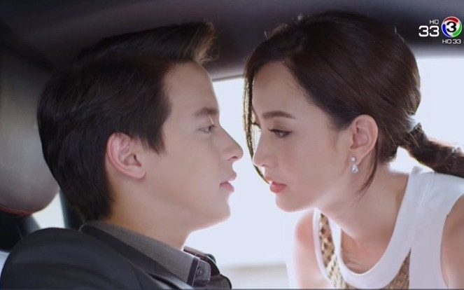 Tập 5 ‘Trò chơi tình ái’ ngập thính: Taew Natapohn liên tục ‘chạm khẽ’ khiến James Jirayu phát sốt Ảnh 2