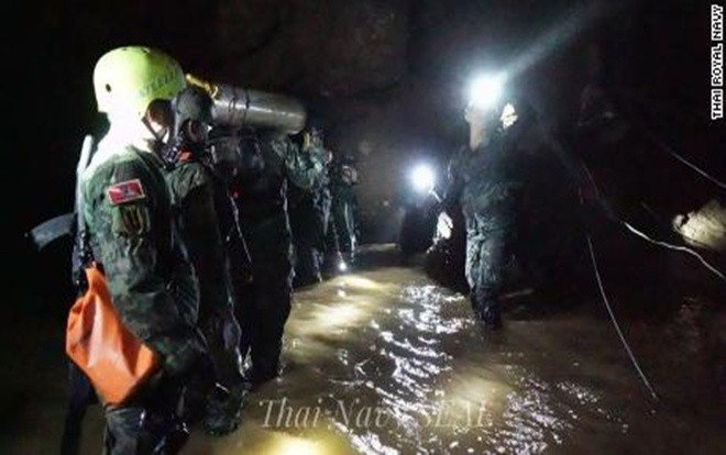 Video cận cảnh hiện trường một đợt giải cứu đội bóng Thái Lan Ảnh 2