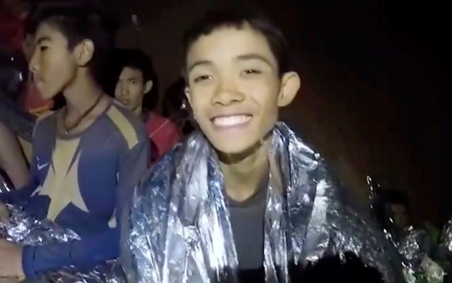 Câu nói đầu tiên của các cầu thủ nhí khi thoát khỏi hang khiến ai cũng quặn lòng Ảnh 2