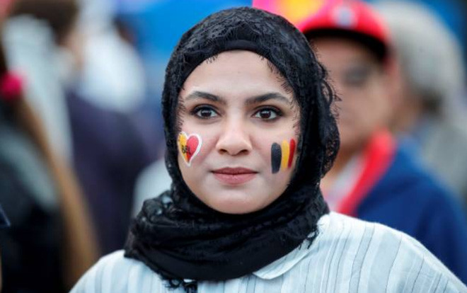 Mãn nhãn trước màn đọ sắc của dàn fan nữ tuyển Pháp vs Bỉ Ảnh 2