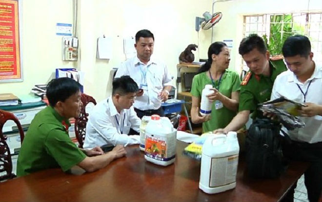 Nghi ngờ hàng chục tấn sầu riêng 'ngậm' đầy hóa chất trước khi được đem bán ở Sài Gòn Ảnh 2