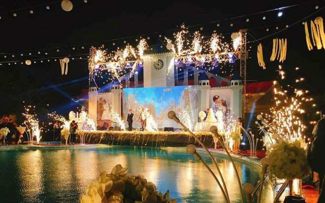 Lễ báo hỉ hoành tráng mời 1.000 khách, nguyên dàn motor đưa dâu, riêng trang trí đã hết 200 triệu ở Buôn Mê Thuột Ảnh 2