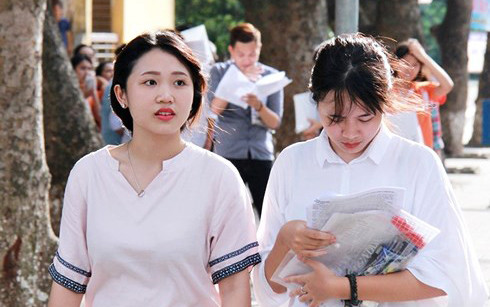 Sĩ tử mùa thi THPT quốc gia 2018 lưu ý: Nhiều trường ĐH danh tiếng công bố điểm chuẩn và đang hạ ngưỡng điểm xét tuyển Ảnh 2