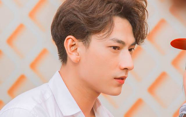 Ra sân bay lúc 3 giờ sáng, fan đã bị Isaac 'mắng' cho thế này! Ảnh 2