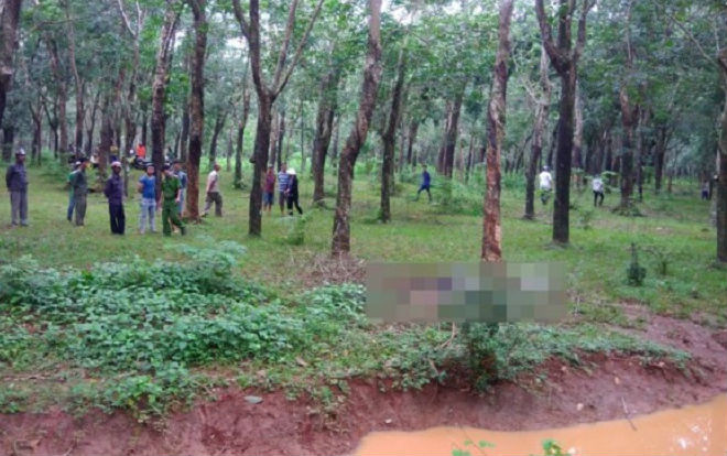 Tá hỏa phát hiện thi thể cháy đen cạnh gốc cây cao su Ảnh 2