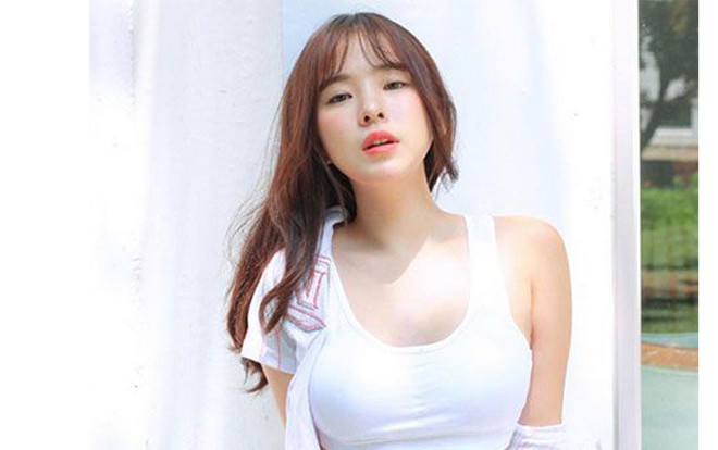 Chiều cao dưới trung bình, cô gái này vẫn trở thành 'nữ thần nội y' kiếm bộn tiền Ảnh 2