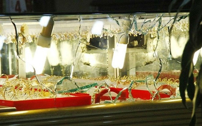 Truy bắt đối tượng đột nhập tiệm vàng lúc rạng sáng 'khoắng' đi 2 tỷ đồng Ảnh 2