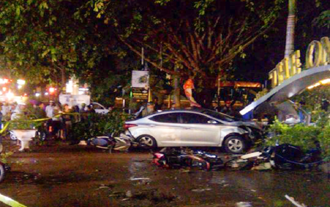 Ô tô điên lao vào quán cà phê có nhiều người xem chung kết World Cup, 2 nữ sinh tử vong thương tâm Ảnh 2