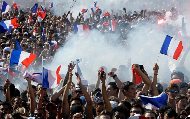 Cận cảnh người dân Pháp ăn mừng chức vô địch World Cup Ảnh 2