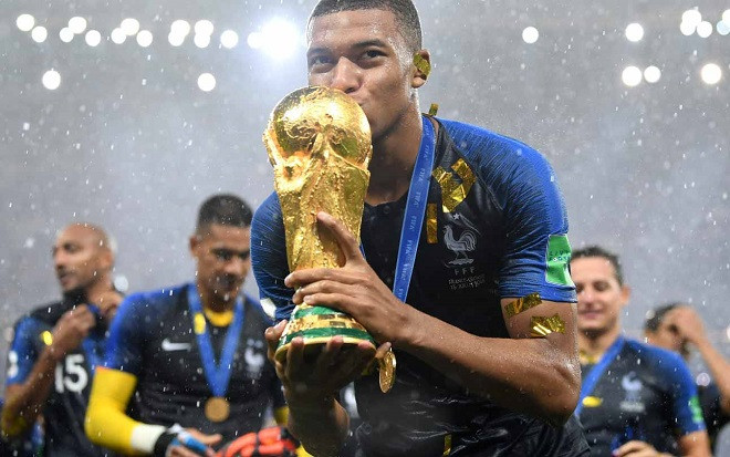 Tuổi 19, Mbappe đã vĩ đại hơn Messi và Ronaldo Ảnh 2