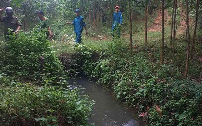 Theo anh trai đi bắt ốc, bé gái 4 tuổi đuối nước thương tâm Ảnh 2