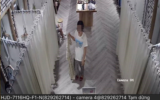 Cô gái đăng tìm kẻ ăn cắp trong shop quần áo, dân mạng nhìn ra sự đáng sợ ngay phòng thử đồ Ảnh 2