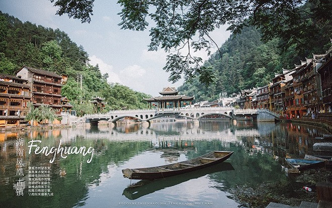 Lâu rồi mới xuất hiện bộ ảnh khiến người xem muốn được đặt chân đến Phượng Hoàng Cổ Trấn một lần trong đời Ảnh 2