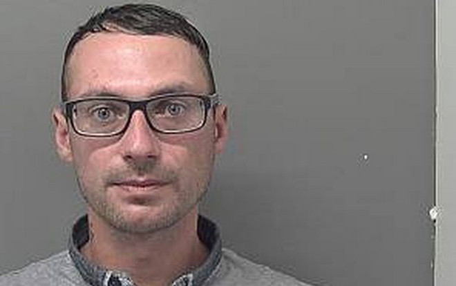 Muốn có bạn gái mới, nam thanh niên phải khai báo cảnh sát Ảnh 2