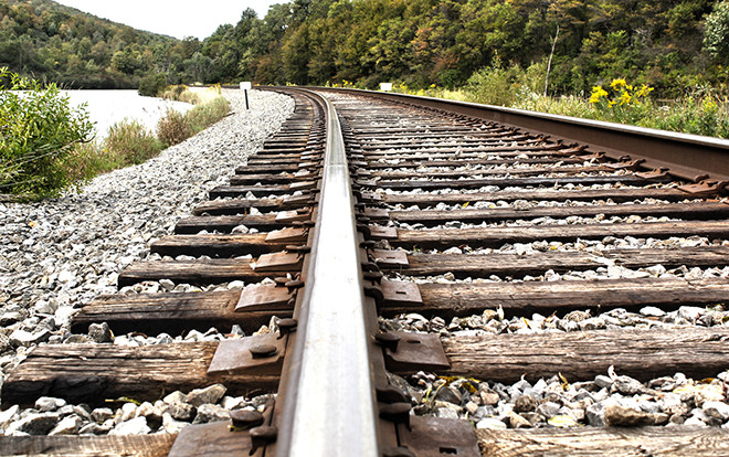 Vì sao đường ray xe lửa luôn được rải đá, điều con người vẫn làm 200 năm nay này sẽ khiến bạn bất ngờ Ảnh 2