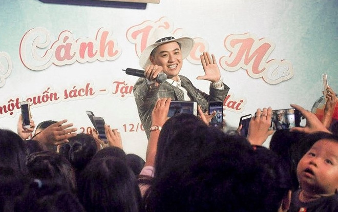 Thanh Duy Idol tiết lộ 'học lỏm' bí kíp 'thả thính' với fan nhờ… đọc sách Ảnh 2