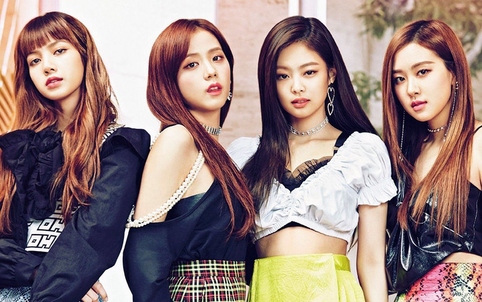 Săm soi những chiếc tai nghe đắt đỏ của 4 cô nàng tài năng nhóm Black Pink Ảnh 2