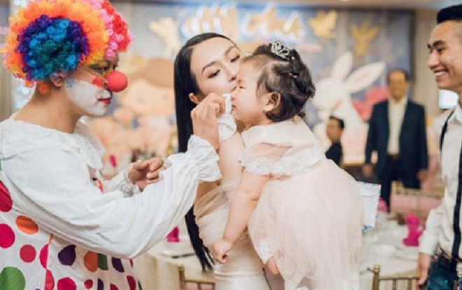 Hương Baby đăng status 'tố cáo' một người đàn ông ngoại tình khi vợ mang bầu, dân mạng xôn xao đồn đoán đó là Tuấn Hưng? Ảnh 2