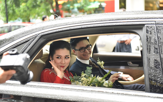 Dàn xe sang trong lễ cưới Á hậu Tú Anh Ảnh 2